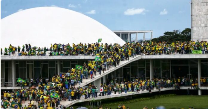 stf-condena-homem-que-furtou-a-replica-da-constituicao-no-8-de-janeiro