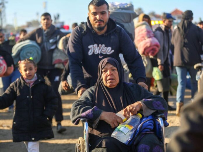 “a-terra-e-nossa”:-palestinos-reagem-a-proposta-de-trump-governar-gaza
