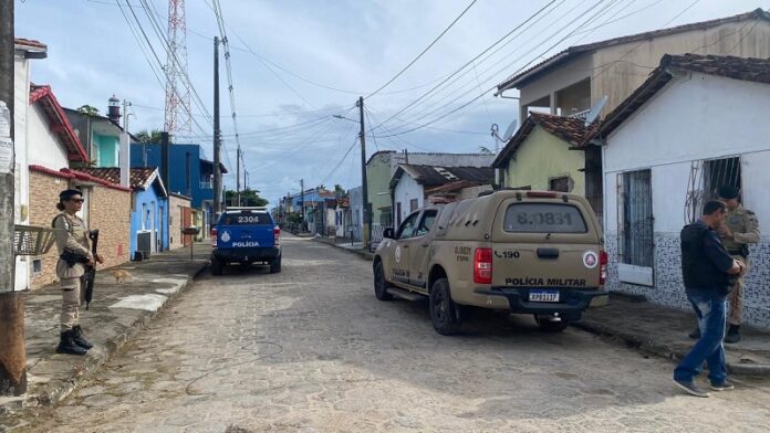 acao-conjunta-da-policia-civil-e-pm-cumprem-mandados-de-busca-e-apreensao-em-belmonte