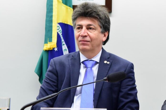 ex-deputado-bolsonarista-bancou-tatames-e-bolas-superfaturados-no-rj