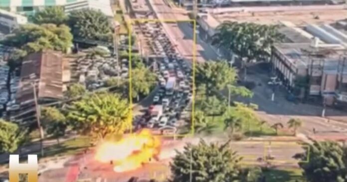 video-mostra-momento-exato-em-que-aviao-cai-e-bate-em-onibus-de-sp;-veja-imagens