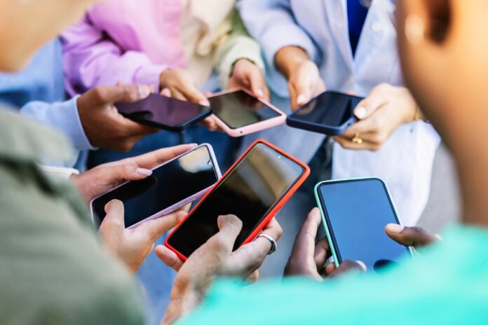 alunos-de-escolas-publicas-so-poderao-usar-celulares-em-tres-situacoes