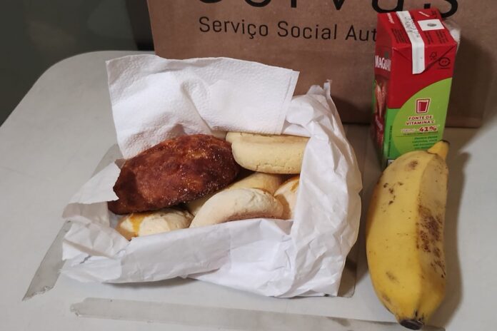 deportados-ganharao-lanche-com-pao-de-queijo-e-broa-ao-chegar-em-mg