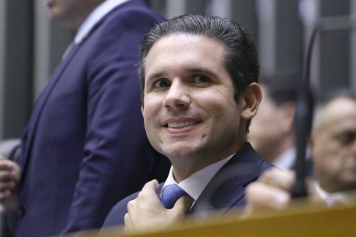 tao-jovem,-hugo-motta,-presidente-da-camara,-e-por-ora-tao-pequeno