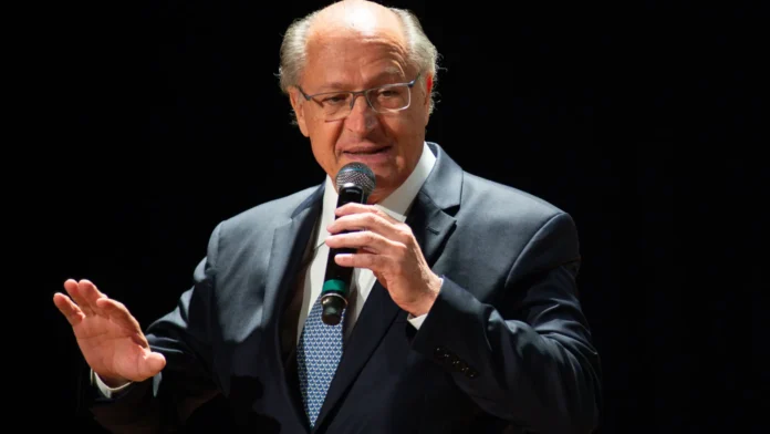 motorista-embriagada-bate-carro-em-cerca-da-residencia-de-geraldo-alckmin