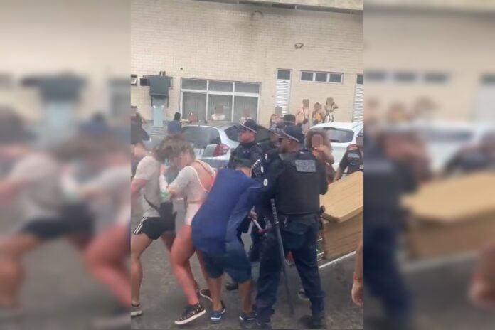 video:-vendedor-leva-spray-de-pimenta-na-cara-e-perde-mercadoria-no-df
