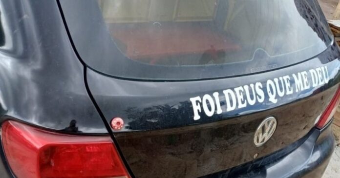 motorista-e-flagrado-com-carro-furtado-na-bahia;-veiculo-exibia-frase:-“foi-deus-que-me-deu”