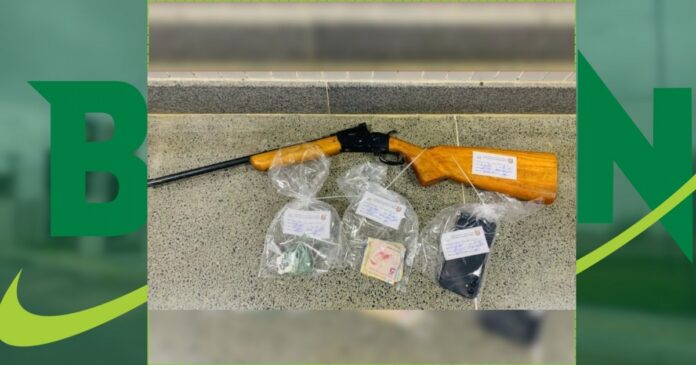 homem-e-preso-com-rifle-e-dez-pinos-de-cocaina-na-regiao-de-irece
