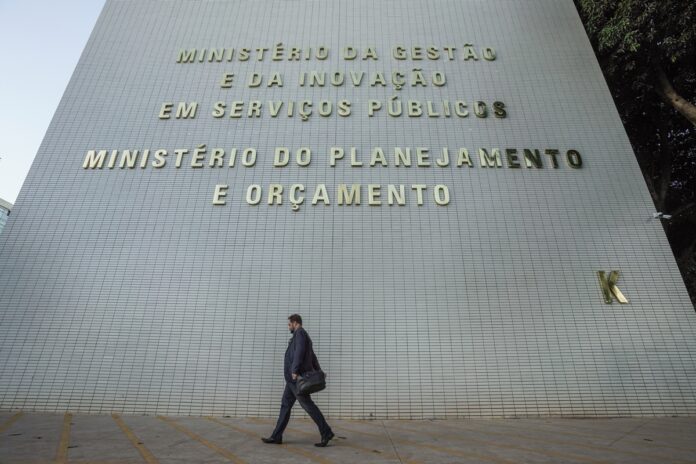 equipe-economica-projeta-corte-mais-robusto-no-orcamento-so-em-maio