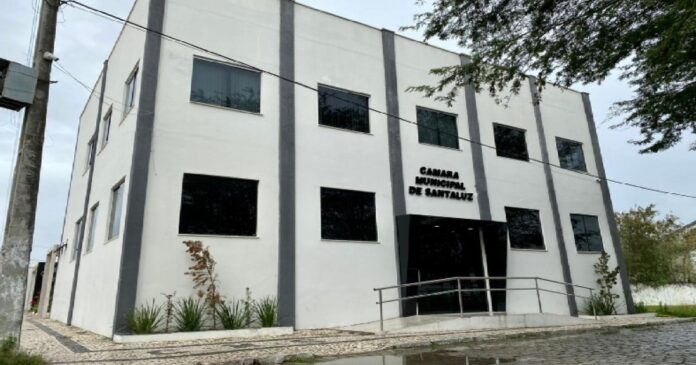 efeito-adolfo-menezes-cria-temor-em-camaras-de-vereadores-na-bahia