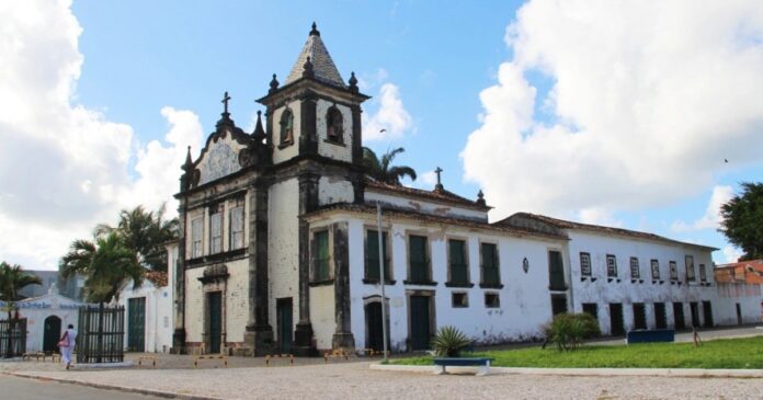 apos-desabamento-de-igreja-no-pelourinho,-iphan-interdita-paroquia-na-boa-viagem