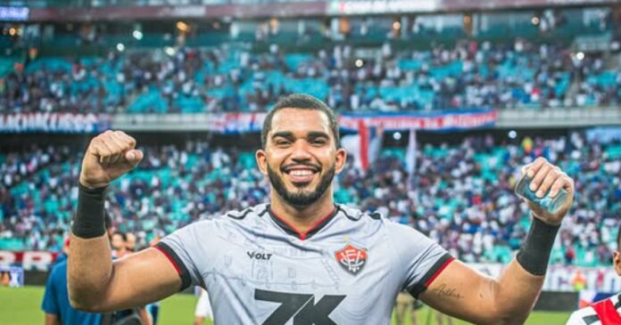 lucas-arcanjo-se-torna-o-terceiro-goleiro-com-mais-jogos-pelo-vitoria