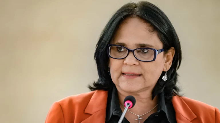 justica-condena-damares-a-indenizar-professora-por-video-manipulado-sobre-michelle-bolsonaro