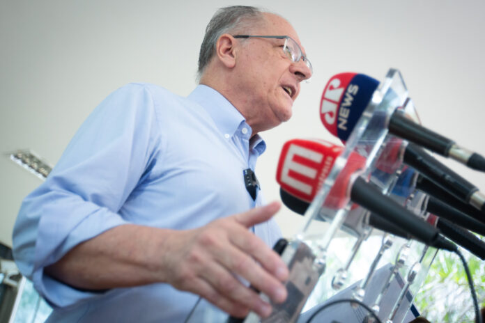 “intencao-do-governo-e-o-dialogo”,-diz-alckmin-sobre-tarifaco-de-trump