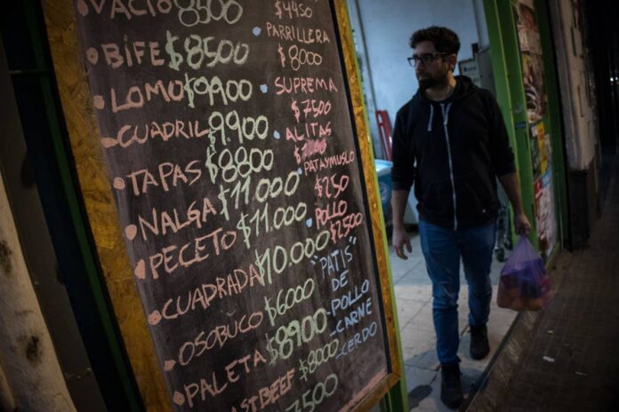 argentina-tem-menor-inflacao-mensal-em-5-anos:-2,2%