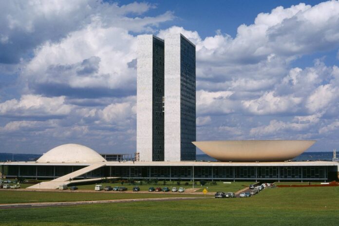 sete-parlamentares-enviaram-emenda-apos-hospital-contratar-lobista