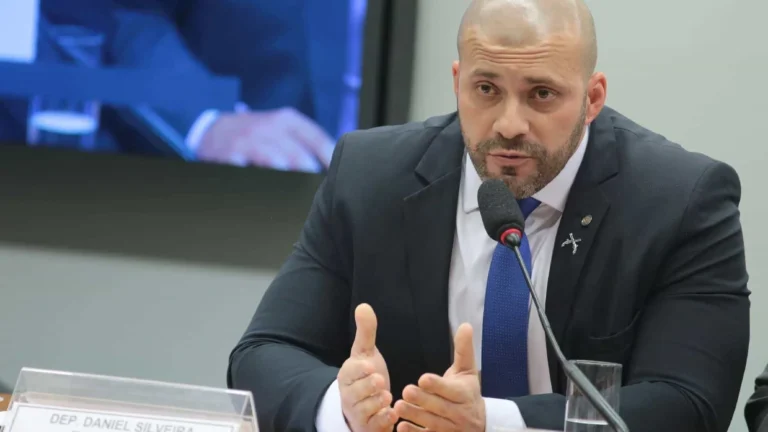 moraes-nega-indulto,-mas-concede-regime-semiaberto-ao-bolsonarista-daniel-silveira