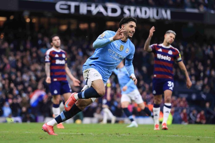 marmoush-marca-hat-trick-em-grande-vitoria-do-manchester-city