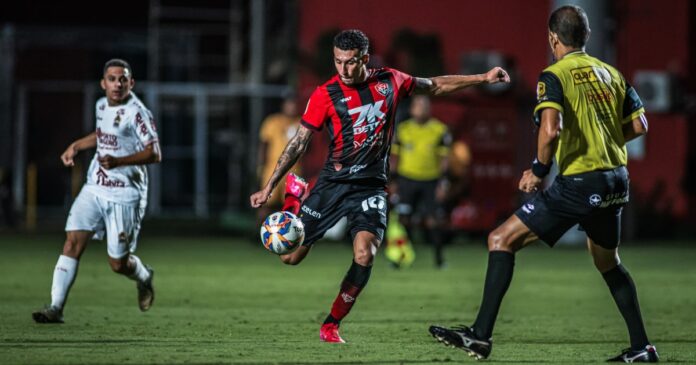 vitoria-x-jequie:-veja-provaveis-escalacoes,-horario-e-onde-assistir