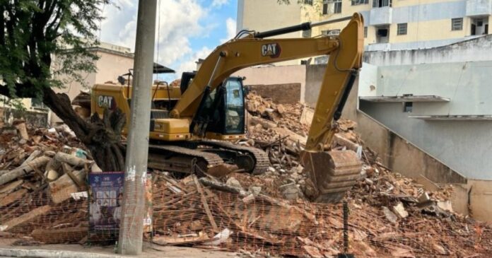casarao-que-foi-morada-de-ex-governador-baiano-e-demolida;-comite-de-cultura-local-protesta