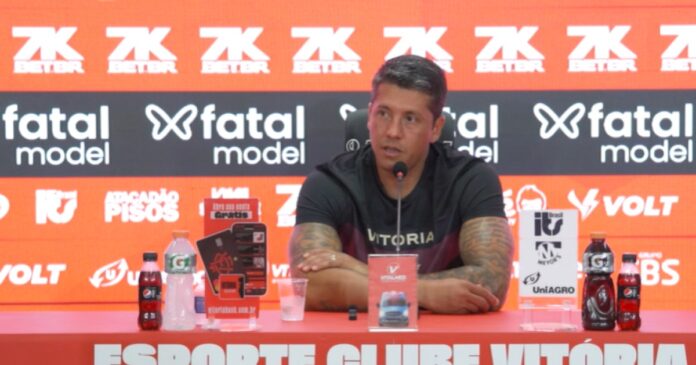 thiago-carpini-destaca-numero-de-16-jogos-seguidos-sem-derrotas:-“trabalhamos-para-isso”