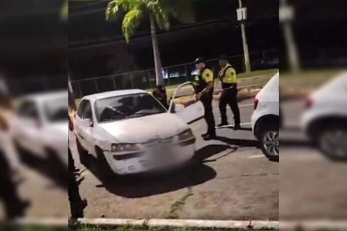 agente-do-detran-df-puxa-motorista-de-carro-e-o-joga-no-chao.-video