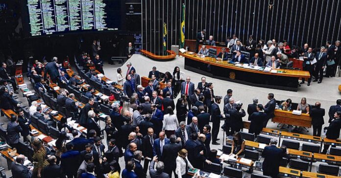 em-oposicao-a-estrategia-de-bolsonaro,-deputados-de-direita-defendem-impeachment-de-lula