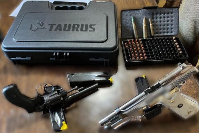 pf-acha-arsenal-de-armas-com-traficantes-que-disputam-territorio-em-mg