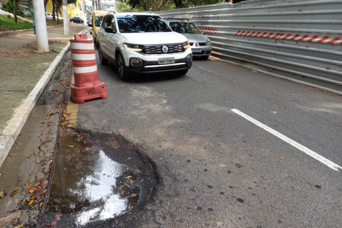 tapume-e-buraco-encolhem-sena-madureira-apos-obra-de-tunel-suspensa