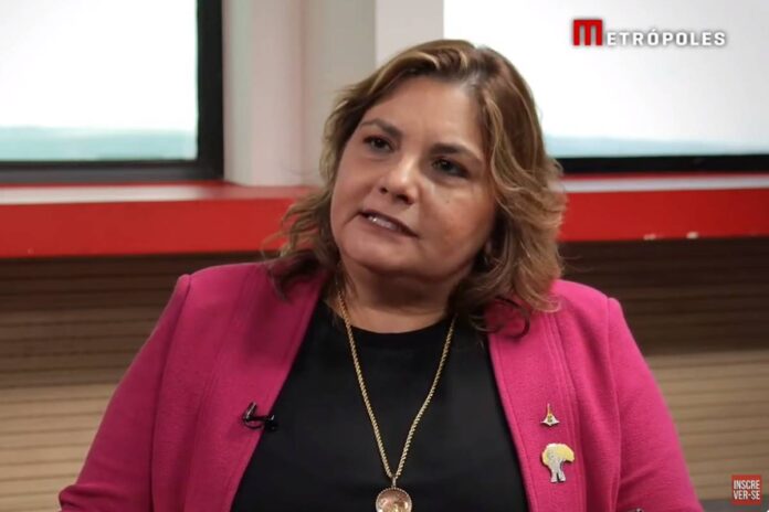 df:-secretaria-de-saude-pede-demissao,-e-ibaneis-nomeia-juracy-lacerda