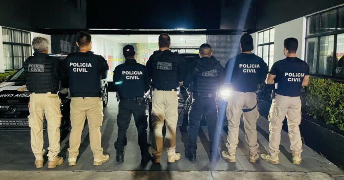operacao-em-feira-prende-3,-aprende-menor-e-recolhe-armas,-drogas-e-municoes