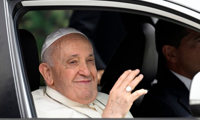papa-francisco-deve-permanecer-hospitalizado-pelo-menos-ate-a-proxima-sexta