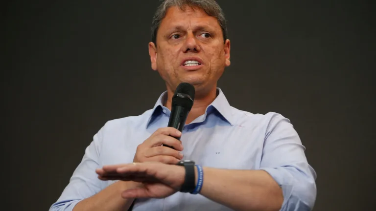 tarcisio-interrompe-entrevista-e-evita-pergunta-sobre-bolsonaro-apos-evento-com-tom-eleitoral