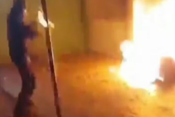 adolescente-que-incendiou-homem-tinha-imagens-de-apologia-ao-nazismo