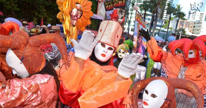 fuzue-2025:-fantasias-coloridas-e-bandinhas-tomam-conta-do-circuito-tapajos-neste-sabado 