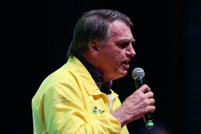 citado-por-trump,-bolsonaro-alfineta-lula-com-postagem-em-ingles