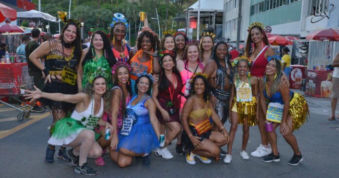 folias-exibem-fantasia-inusitada-no-fuzue:-“cada-uma-representa-uma-bebida”