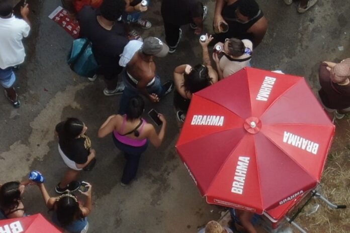video:-com-drone,-pm-flagra-suspeitos-de-furto-em-bloco-de-carnaval