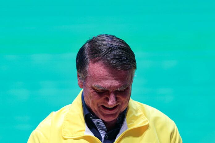 quem-avisa-amigo-e:-bolsonaro-vai-fugir.-e-so-uma-questao-de-tempo