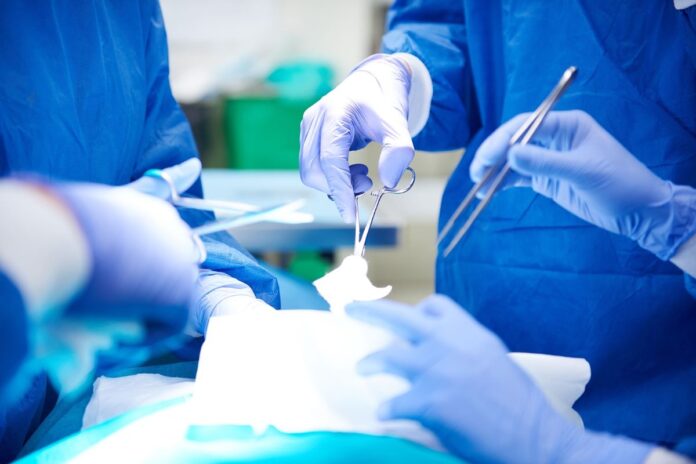mulher-que-teve-intestino-suturado-apos-cesarea-vai-receber-r$-36-mil