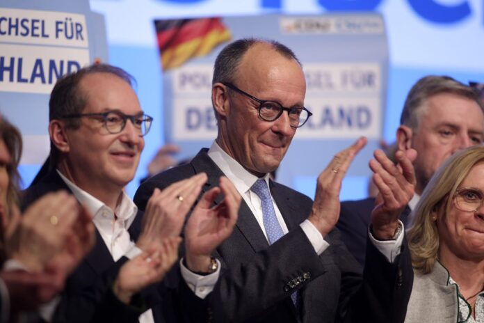 conservadores-vencem-eleicao-alema-e-encerram-era-scholz