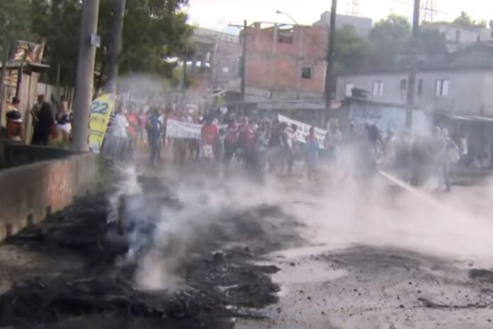 sp:-moradores-de-ocupacao-queimam-pneus-contra-reintegracao-de-posse