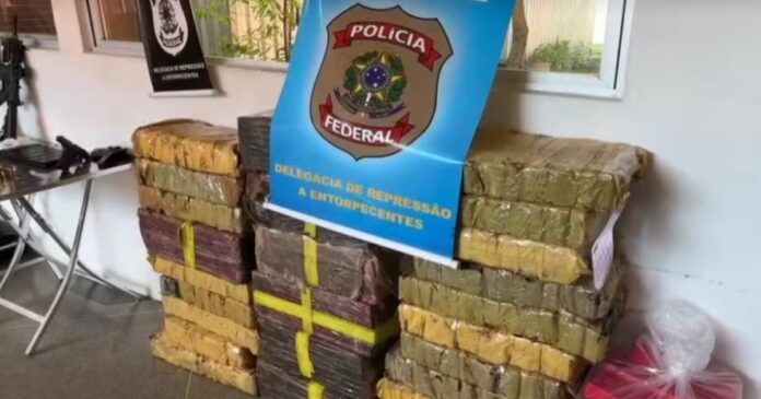 dois-caminhoneiros-sao-presos-com-400-kg-de-drogas-e-armas-na-regiao-sisaleira