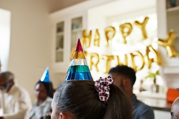 mae-se-irrita-com-atitude-“rude”-de-pais-de-criancas-na-festa-do-filho