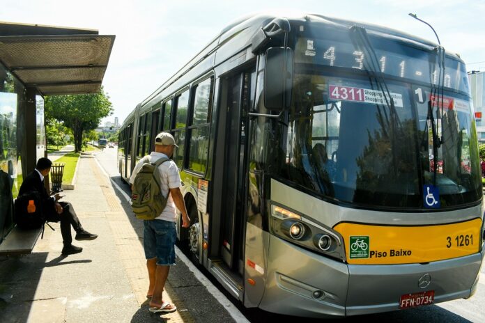 ipca-15:-precos-do-grupo-transportes-sobem-0,44%-em-fevereiro,-mas-apresentam-desaceleracao
