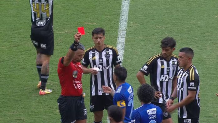 gabigol-e-punido-por-expulsao-no-classico-contra-o-galo.-reveja-lance