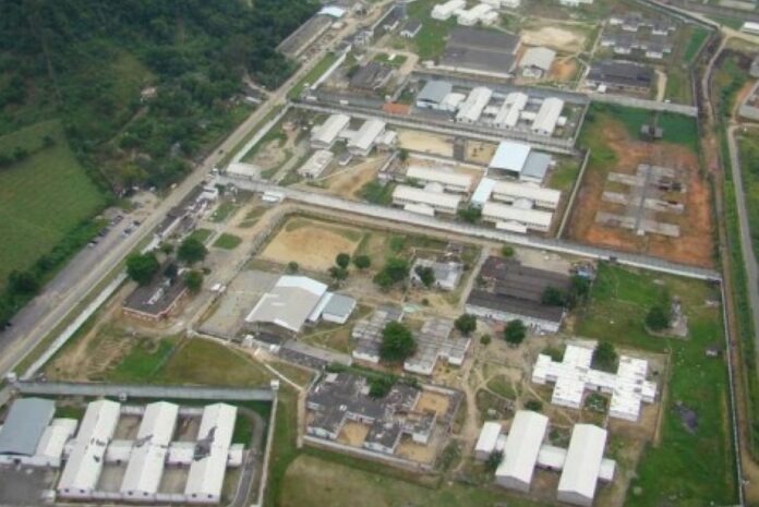 condominio-do-crime:-comando-vermelho-ergueu-casas-em-volta-de-bangu