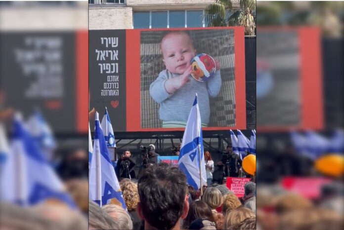 video:-milhares-se-reunem-em-funeral-de-shiri-bibas-e-filhos-em-israel