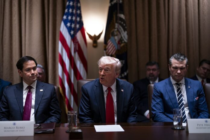 trump-diz-que-tarifas-sobre-ue-serao-de-25%-‘de-forma-generalizada’