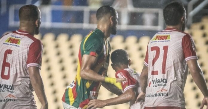 juazeirense-vence-sampaio-correa-e-entra-no-g4-do-grupo-b-da-copa-do-nordeste